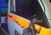 O ambulanță aflată în misiune, implicată într-un accident rutier. O persoană a ajuns la spital