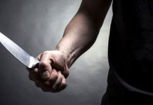 Video. Tentativă de omor la Făgăraș. Un bărbat și-a înjunghiat concubina cu un cuțit. Agresiunea s-a produs lângă sediul Poliției Făgăraș