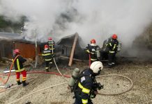 Foto și Video. Incendiu la o cabană din Lisa. Focul a fost localizat