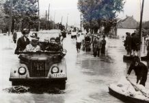 Runde de inundații, iar autoritățile tot nepregătite. În 1975, Ceaușescu a fost plimbat cu pluta prin Făgăraș, pe apa ce a acoperit străzile