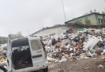 Foto. Din nou munți de gunoaie pe platforma chimică. Salco și Primăria Făgăraș încasează taxa de salubritate de la cetățeni, dar aruncă deșeurile pe unde apucă