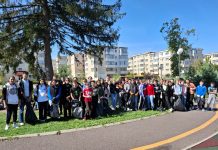 Foto. S-au strâns saci de gunoaie la acțiunea Let’s Do It Romania organizată la Victoria