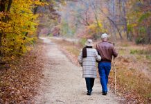 Precizări de la Casa Națională de Pensii: Pensionarea la limită de vârstă. Vârsta de pensionare a femeilor crește la 65 de ani până în 2035 batrani-1