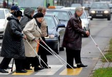 Comunitatea nevăzătorilor, afectată drastic de noua lege a pensiilor. Asociația Nevăzătorilor va organiza un protest în 19 septembrie, la București