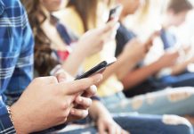 Telefoanele mobile, interzise pe durata întregului program școlar! Elevii nu le mai pot folosi nici în pauze