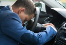 Beat, drogat și fără permis la volan, prin Făgăraș. Tânărul de 19 ani a fost reținut de polițiști