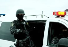 Tânărul care furase mașina unui făgărășean a provocat două accidente, soldate cu trei răniți, în goana lui pentru a scăpa de polițiști