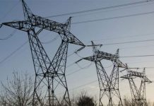 Localități făgărășene rămase fără curent electric de peste 40 de ore. Societatea Distribuție Energie Electrică nu a anunțat un termen pentru remediere