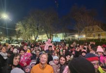 Foto și Video. ,,Moș Nicolae“ pentru copiii din comuna Cincu. Primarul Gheorghe Mirca a oferit daruri tuturor copiilor din Cincu și Toarcla monitorfg