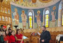 Foto și Video. Daruri pentru copiii din cartierul Combinat prin proiectul ,,Pornește cu noi în călătorie și dăruiește din suflet” al Liceului Teologic din Făgăraș