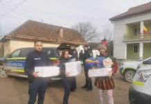 Foto și Video. Moș Crăciun de la IJP Brașov pentru copiii din familii defavorizate din județ. Spiriduși, pachete și urări de la agenții instituției, astăzi, la Șinca Nouă