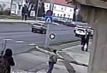 Video. Imagini șocante. Accident rutier în Făgăraș, pe bulevardul Tăbăcari. Două mașini s-au ciocnit frontal