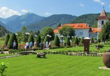 Sâmbăta de Sus a fost atestată ca stațiune de interes național prin HG 1448. Este prima comună din Țara Făgărașului cu acest statut monitorfg