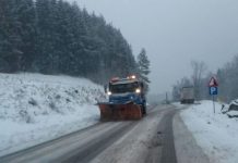 Deszăpezirea pe drumurile județene administrate de CJ Brașov este realizată de trei firme. În zona Făgăraș acționează compania Diferit cu cinci autobasculante
