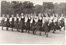 Video. Fecioreasca fetelor de la Crihalma, joc vechi de 100 de ani. Cum era organizat jocul pe vremuri