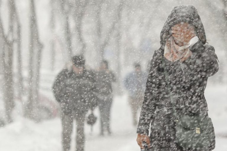 Vreme foarte rece în România până spre mijlocul săptămânii viitoare, cu nopţi şi dimineţi geroase, ninsori şi temperaturi de până la minus 16 grade Celsius. Va fi una din cele mai reci luni februarie din istorie
