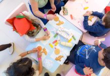 Toate cele trei centre de plasament din Țara Făgărașului au fost desființate, ultimul ,,Casa Maria“ din Făgăraș. O casă de tip familial destinată orfanilor s-a înființat doar la Victoria