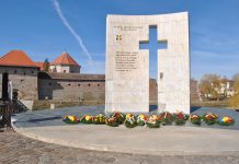 Foto și Video. ,,Nu! Neamul nostru nu vă plânge,/ci se cuminecă prin voi“. 9 Martie, comemorarea foștilor deținuți politici. Eveniment ,,pe repede înainte“, la Făgăraș