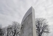 Foto. Simbolul Rezistenței Anticomuniste, ignorat de conducerea PSD a Făgărașului. Comemorarea eroilor anticomuniști făgărășeni, în fața unui monument degradat
