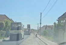 Foto și Video. Se lucrează la DJ 130 B, în intravilanul satului Grid. Se construiește și un pod nou în locul celui vechi și degradat