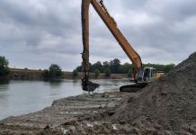 Bani din piatră seacă. Dare de mită și luare de mită la o balastieră. Tone de balast vândute „la negru”