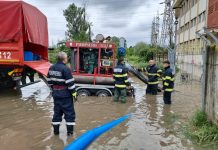 Pompierii intervin în județul Brașov pentru evacuarea apei din mai multe gospodării