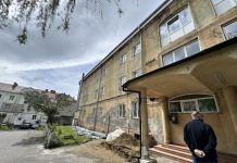 Se lucrează la Secţia Zărneşti a Spitalului de Psihiatrie. Nu s-a găsit un spațiu pentru relocarea pacienților chiar și la o chirie de 32.000 euro/lună