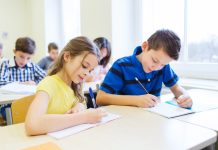 Elevii de clasa a IV-a încep Evaluarea Națională cu proba scrisă la Limbă și comunicare / Timpul de lucru pentru a rezolva subiectele este de 60 de minute