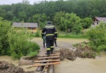 Inundații: Peste 60 de localități afectate în 16 județe / Drumuri blocate și evacuări