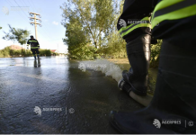 Brașov: Continuă evacuarea apei din mai multe gospodării; se acționează și în zonele îndiguite în două localități