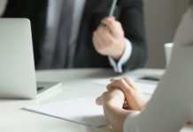 INS: Câştigul salarial mediu net a crescut cu 6,4% în luna martie. Domeniile cel mai bine plătite