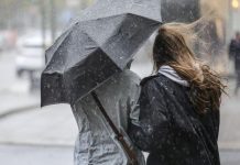 Ploi, chiar lapoviţă şi ninsoare la munte, şi o răcire accentuată a vremii, până duminică