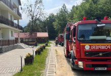 Foto. Pompierii de la Victoria, exerciții tactice la Drăguș și Stațiunea Climaterică Sâmbăta de Sus. Simulare de incendiu la o pensiune