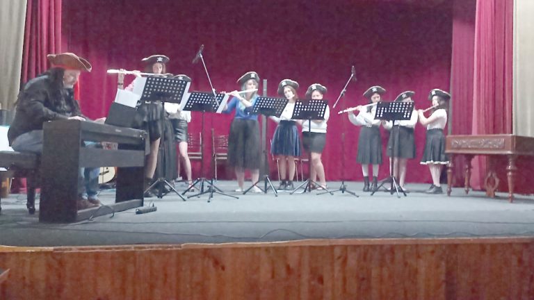 Foto și Video. ,,Pe aripile sunetelor“, concertul de muzică al Școlii ,,Ovid Densusianu” din Făgăraș