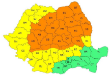Cod galben și Cod portocaliu de averse, descărcări electrice și vijelii în peste trei sferturi din țară, vineri