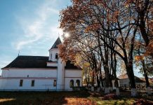 Prioritățile Protopopiatului Făgăraș. 100.000 euro pentru o parcare, dar nu sunt bani pentru salvarea bisericii brâncovenești. Preoții apelează la donații