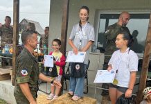 Foto. Prezentare de tehnică militară NATO și concursuri pentru copiii din comuna Cincu. Cei mai buni copii au fost premiați de militarii francezi
