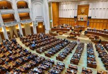 Parlamentul se reuneşte pentru angajarea răspunderii Guvernului pe primul pachet de măsuri fiscale pregătite pentru reducerea deficitului / Opoziţia are la dispoziţie 3 zile să depună moţiune de cenzură