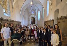 Foto și Video. Micii artiști de la Avenor College au dat viață Bisericii culturale de la Cincșor. Recital de poveste cu Just Sing, muzică barocă, dar și contemporană. Copiii s-au bucurat de cinci zile la Cincșor