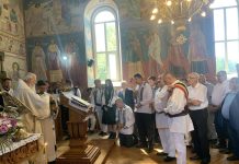 Foto și Video. Slujbă arhierească la Boholț. Mitropolitul Serafim Joantă, fiu al satului, a fost în mijlocul comunității locale