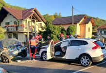 Un copil de 3 ani a murit într-un accident grav pe Valea Oltului. Șapte persoane, rănite și transportate la spital