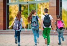 Profesorii și elevii vor fi sancționați pentru xenofobie, rasism sau antisemitism, conform unui nou cod de conduită în școli, pus în dezbatere publică de MEC