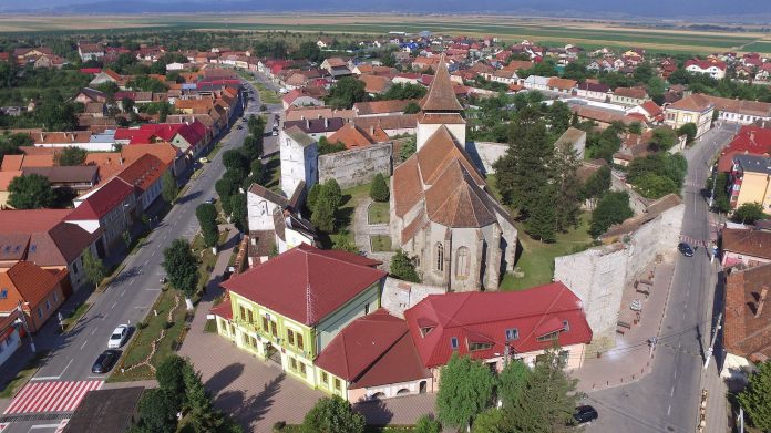 Biserica_evanghelica_fortificata_din_Ghimbav_(1)