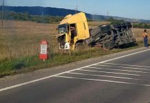 Cisternă încărcată cu acid sulfuric, răsturnată pe DN1, în apropiere de Voila. Autoritățile sunt în alertă. Traficul este deviat