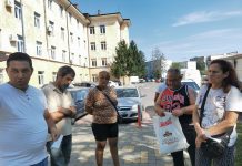 Video și foto documente. Făgărașul evului mediu. Cetățenii nimănui. Apă cu cisterna pe strada Plopului pentru șase blocuri. Administratorii care au condus AP nr. 1 au furat banii locatarilor. Plângerile locatarilor depuse la Primărie, Poliție și Parchet, nesoluționate