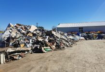 Video. Un munte de gunoaie în curtea sediului Salco Serv Făgăraș, chiar sub nasul directorilor. Zece directori numiți în două mandate ale primarului PSD