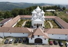 Hram la Mănăstirea Făget-Boholț de pe Dealul Galațiului de praznicul Nașterea Maicii Domnului. Mănăstirea Făget Boholţ, o oază de linişte și rugăciune într-un loc descoperit de Părintele Arsenie Boca