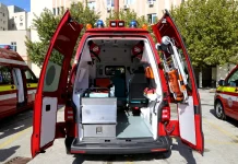 Bărbatul de 48 de ani găsit inconștient în curte la Șercăița a decedat. Cel de-al doilea a fost transportat la spital. De ce au ajuns în stare critică bărbații monitorfg