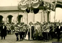 103 ani de la încoronarea suveranilor României Mari, regele Ferdinand I şi regina Maria. Ceremonia a avut loc la 15 octombrie 1922 în Catedrala episcopală din Alba Iulia