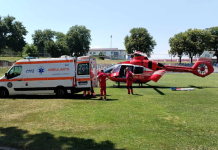 Doi bărbați din Șercaia găsiți inconștienți în curte. Intervin echipaje SAJ și un elicopter SMURD